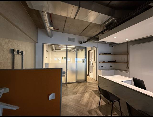 98M² OFFICE TO LET IN FORESHORE